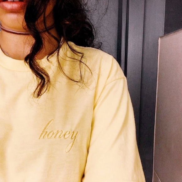 Brandy Melville Tops - Brandy honey sweatshirt 🍯
